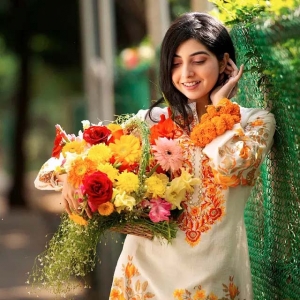 বিয়ের পিঁড়িতে পড়শী