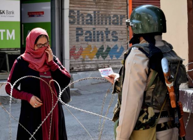 কাশ্মীরে মুসলিম শিক্ষার্থীদের হয়রানি কাশ্মীরে মুসলিম শিক্ষার্থীদের হয়রানি