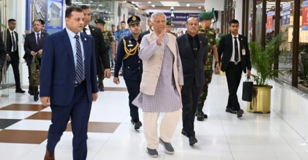 সফর শেষে দেশে ফিরেছেন ড. ইউনূস